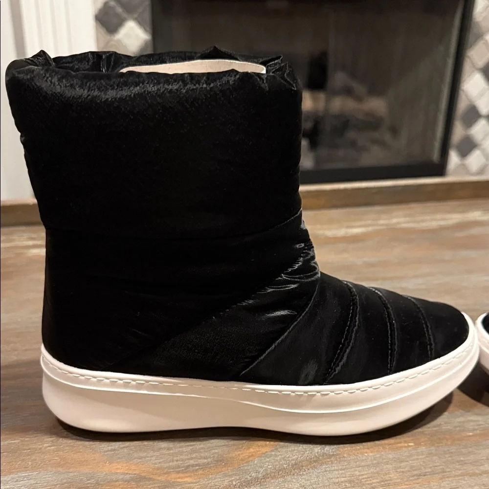 Gentle Souls by Kenneth Cole Rosette Puff Boots 7 NWOB Black Nylon Platform Cozy